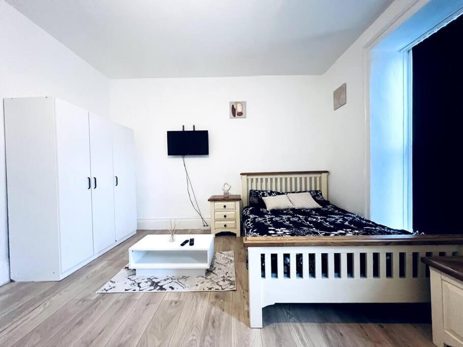 One Bedroom Close To Hyde Park #01 London Kültér fotó